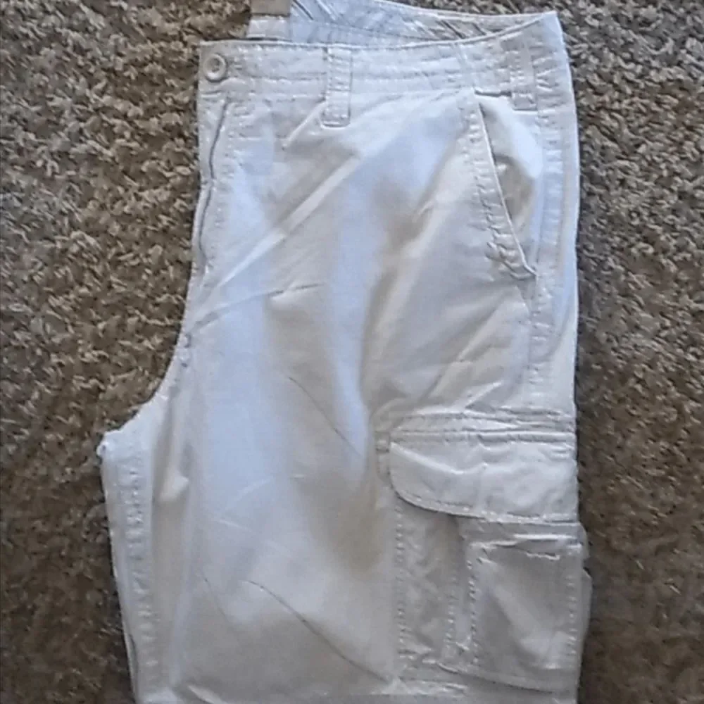 W32 Sonoma White Men's Cargo Shorts with Multi-Pocket Design
